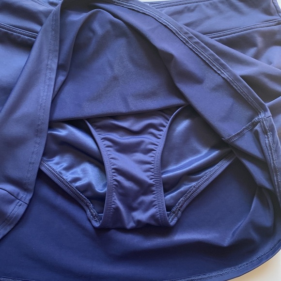 Lands’ End Tummy Control Swim Skirt, UPF 50, Deep Sea Navy, Size 8 regular - Picture 2 of 4